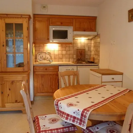 Apartment Pied Des Pistes, 4 Personnes, 1 - Mont09